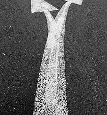 GettyImages_diverging arrows on road
