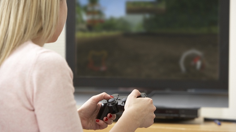girlgameconsole.jpg